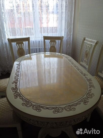 Кухонный стол и стулья