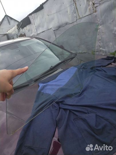 Стекло боковое переднее правое На Mazda 6 GG
