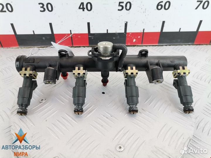 Топливная рампа Volkswagen Polo 3 2001 030906031J