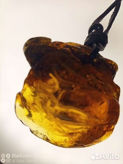 Янтарный самородок Кулон с инклюзами 29 грамм