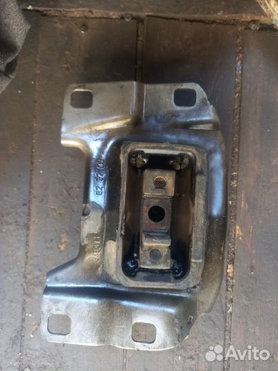 Подушка кпп ford 1798908