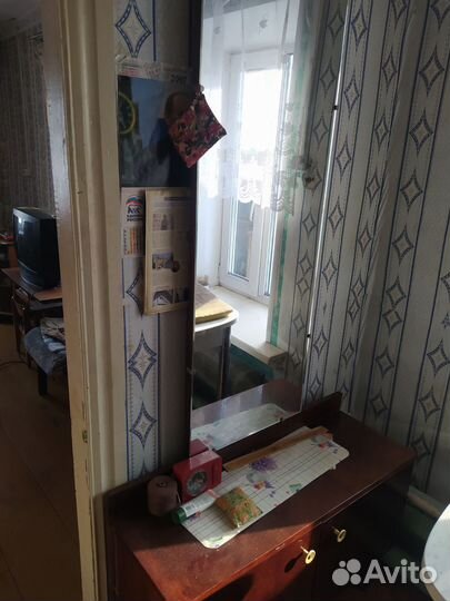 Трюмо с зеркалом