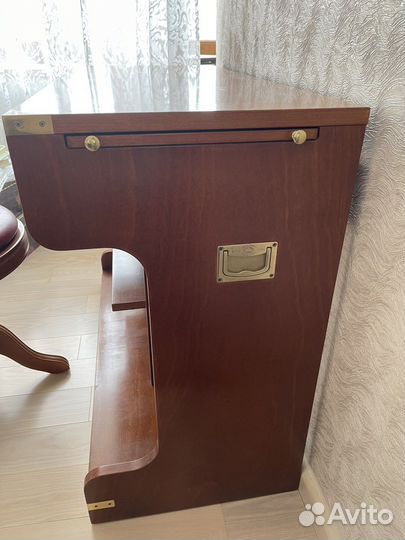 Компьютерный стол с креслом