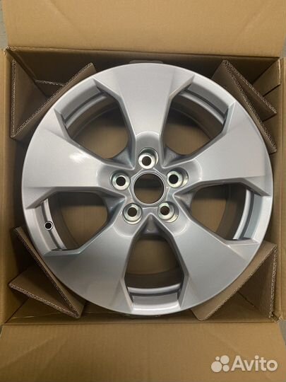 Комплект 4 шт. Оригинал. Диски toyota 17’. Новые