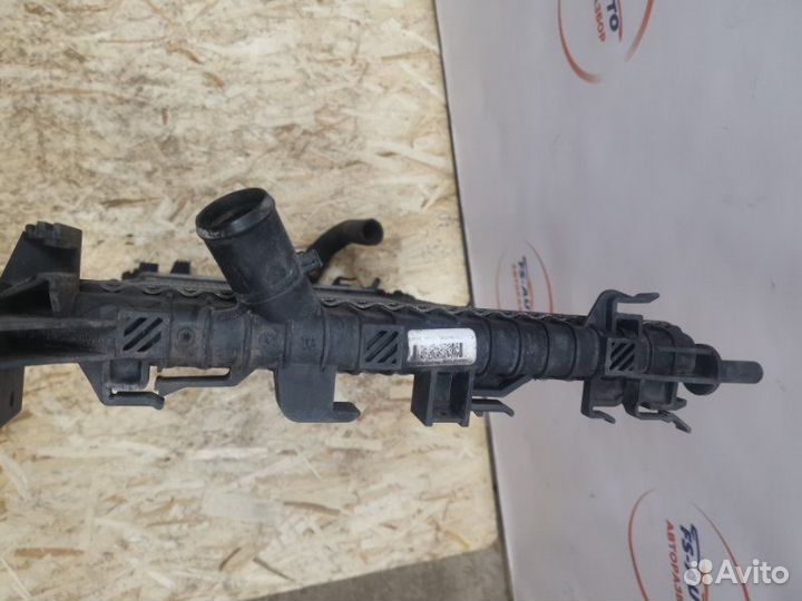 Радиатор охлаждения Ford Focus 2 универсал 1.6