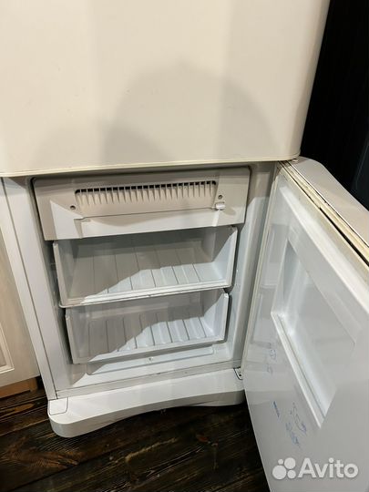 Холодильник indesit