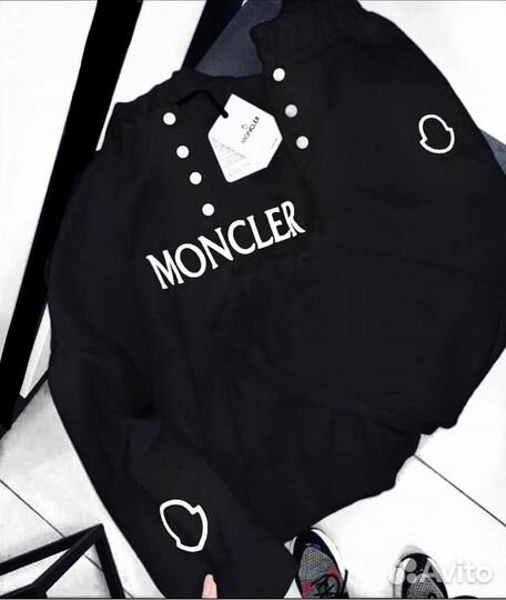 Спортивный костюм женский