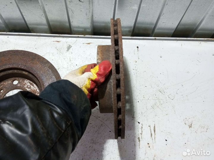 Тормозной диск Mitsubishi Lancer7