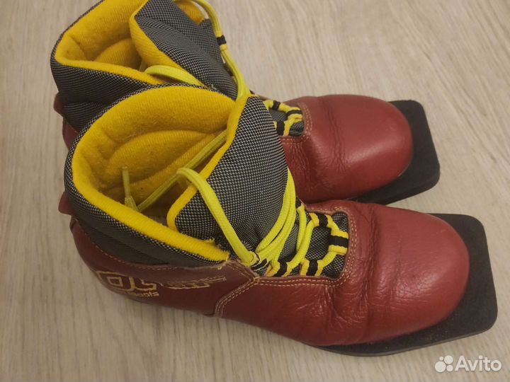 Лыжные ботинки