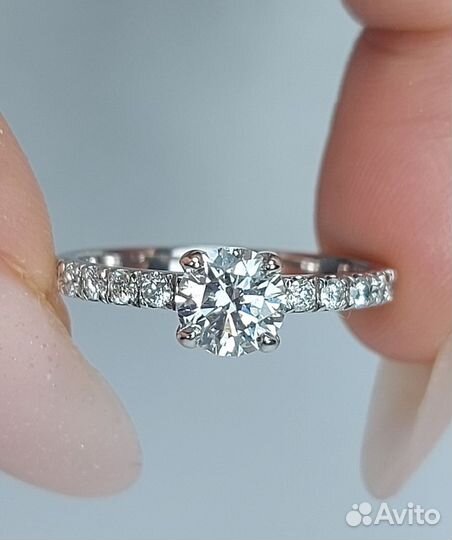 Золотое кольцо с бриллиантом 0.72ct