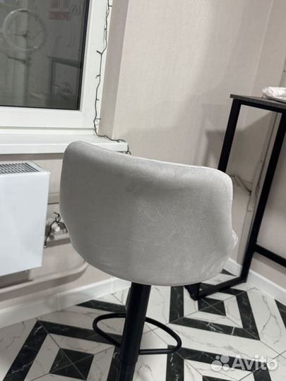 Барный стул для бровиста