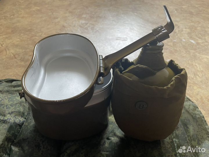 Котелок с флягой и кружкой