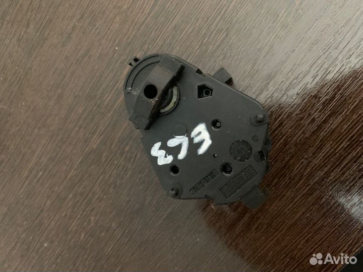 Моторчик заслонки печки Bmw 650I E63 N62N 4.8 2007