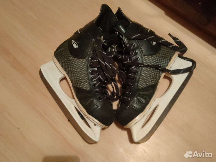 Коньки хоккейные