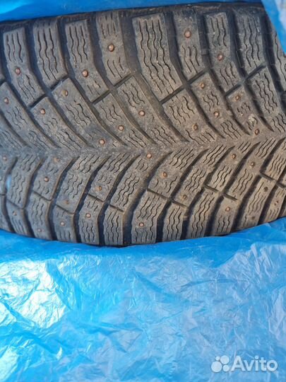 Michelin X-Ice 3 235/45 R18 98