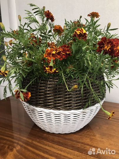 Кашпо из искусственного ротанга