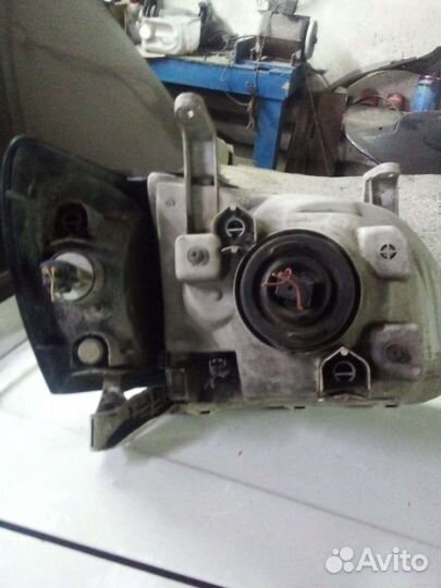 Левая фара на Toyota town ace noah cr40