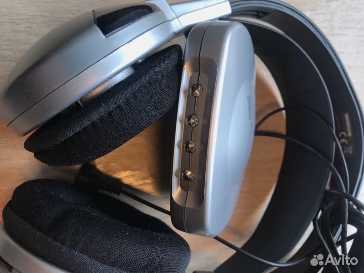 Беспроводные наушники Thompson WHP 265