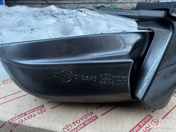 Зеркало оригинальное левое на toyota camry 30