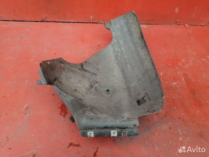 Подкрылок передний левый Mercedes-Benz E-Class