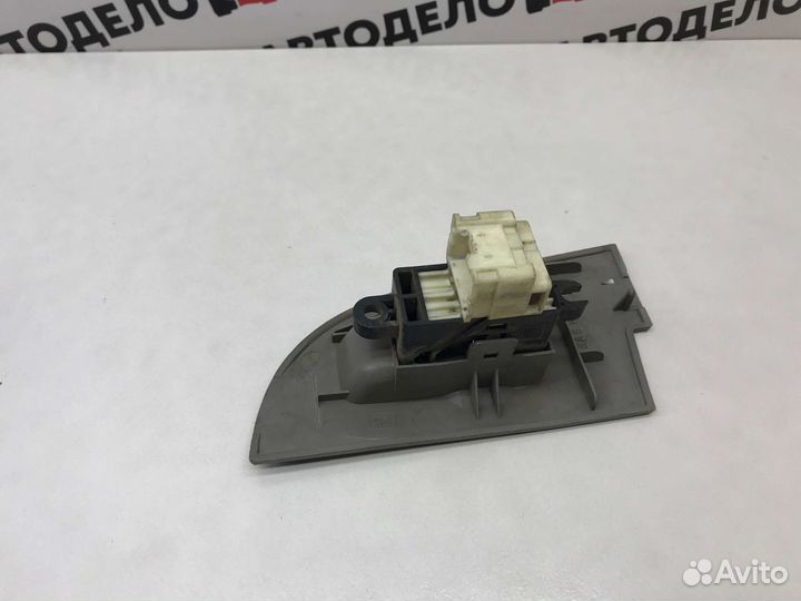 Кнопка стеклоподъемника зад прав Nissan Sunny 2000