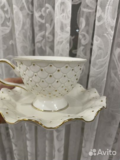 Набор из чайника и из 6 штук чашки с блюдцем