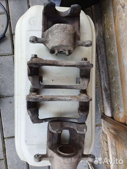 Продам суппорта передние на Хендай Солярис первого