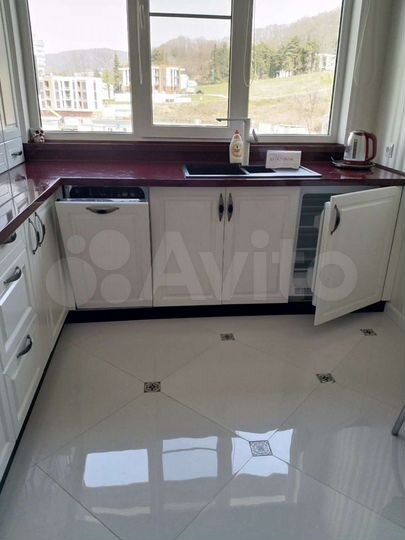 3-к. квартира, 105 м², 3/3 эт.