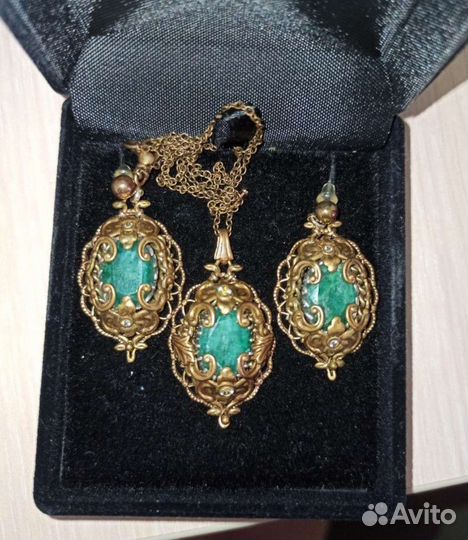 Серьги и подвеска с природными изумрудами
