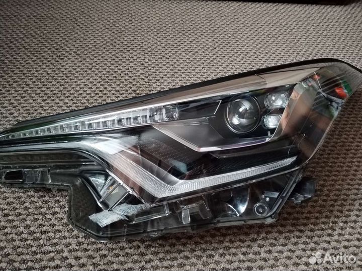 Фара на Toyota C- HR