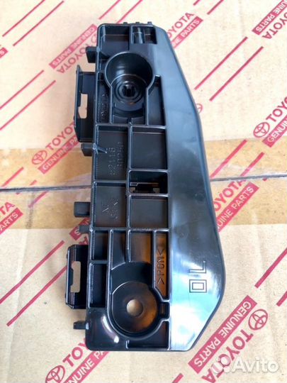 Кронштейн бампера передний левый Toyota Lc 200