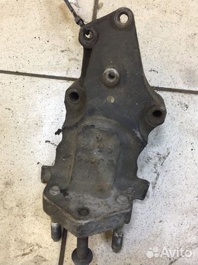 Кронштейн двигателя правый Chevrolet Lacetti F16D3