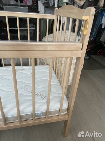 Детская кроватка с поперечным маятником