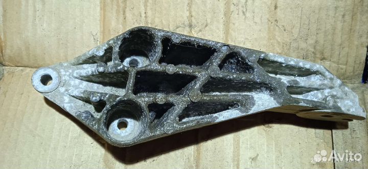 Кронштейн коробки передач Opel Vectra b