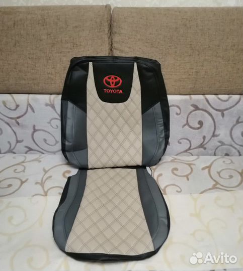 Автомобильные чехлы из экокожи на Toyota RAV4