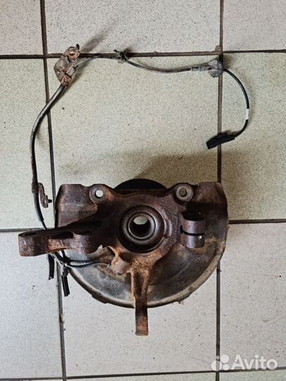 Поворотный кулак передний Mitsubishi Lancer X