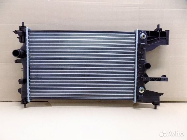 Радиатор охлаждения Опель Астра J g джей 2010 - нв