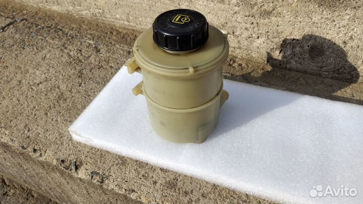 Бачок гидроусилителя руля, 8200005185