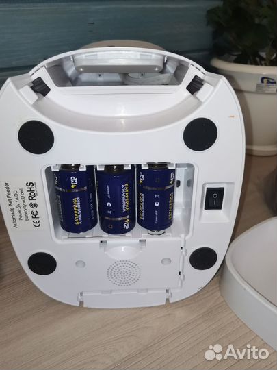 Кормушка для собак и кошек