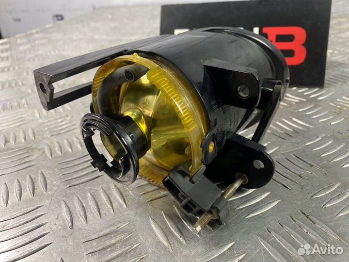 Фара противотуманная левая Volkswagen Passat B6