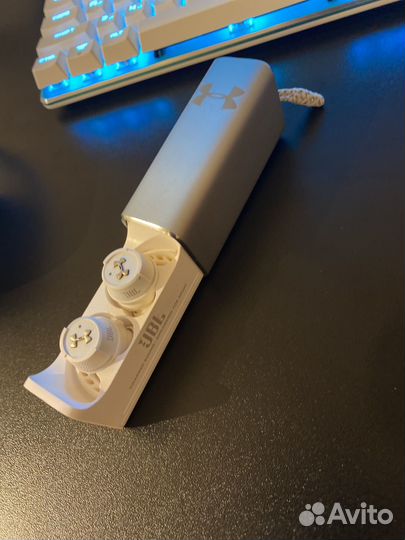 Беспроводные наушники jbl under armour