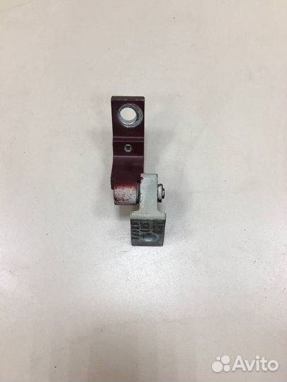 Петля двери задняя верхняя левая Skoda Octavia