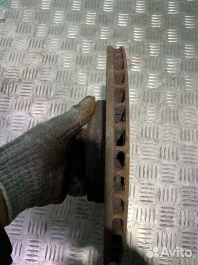 Тормозной диск передний Volkswagen Passat B5