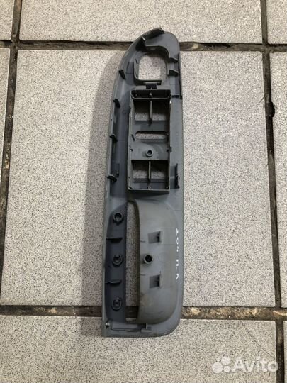 Накладка блока стеклоподъемников VW Passat B6