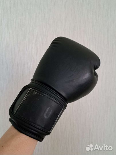 Боксерские перчатки venum р.8