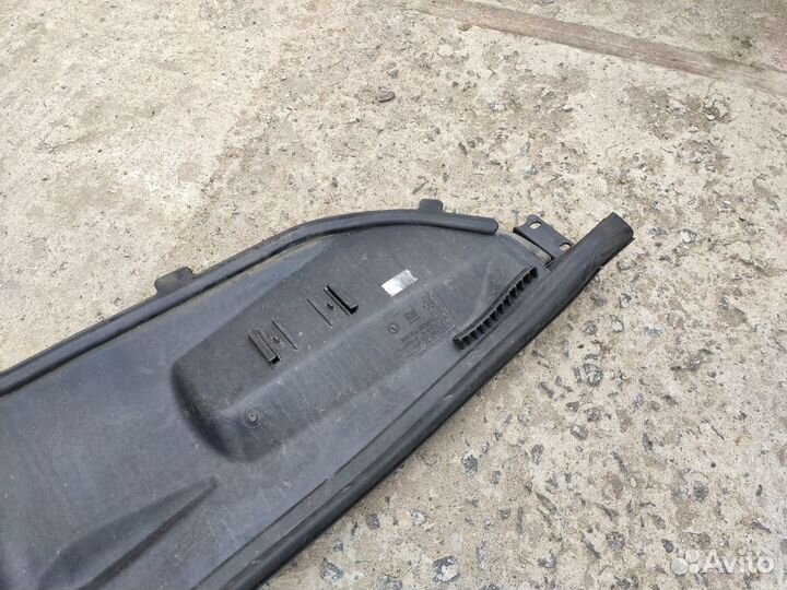 Щит панели нижний лобового стекла на Opel Meriva A