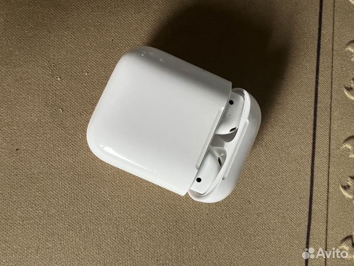 Airpods 2 в кейсе от Airpods 1