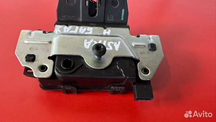 Замок багажника задний Opel Astra H 1.6 Z16XEP