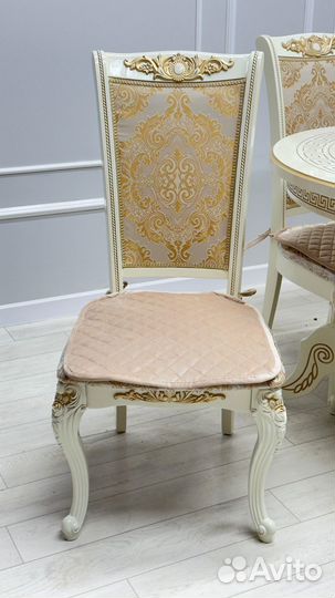 Стол и стулья