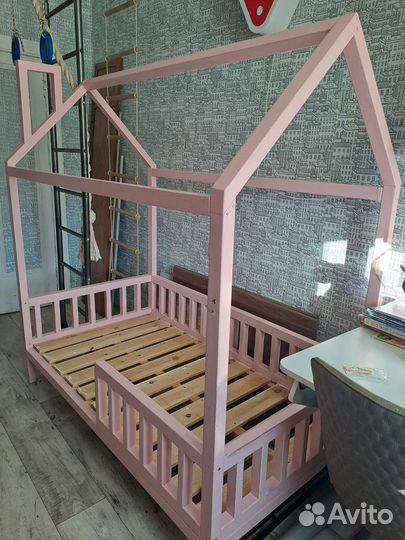 Кровать домик